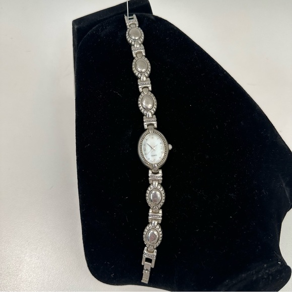 unbranded Accessories - Unbranded Analog Wristwatch with Quartz Movement 7”